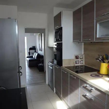 T3 Classe 3 * Vue Parking 100 M Plage/ville Le Lavandou