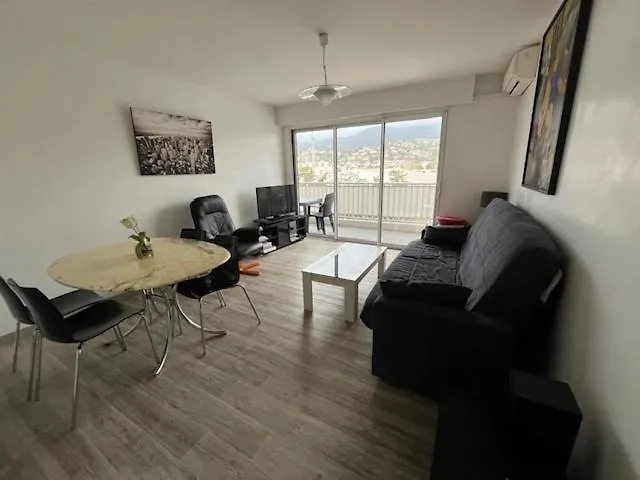 T3 Classe 3 * Vue Parking 100 M Plage/ville Le Lavandou