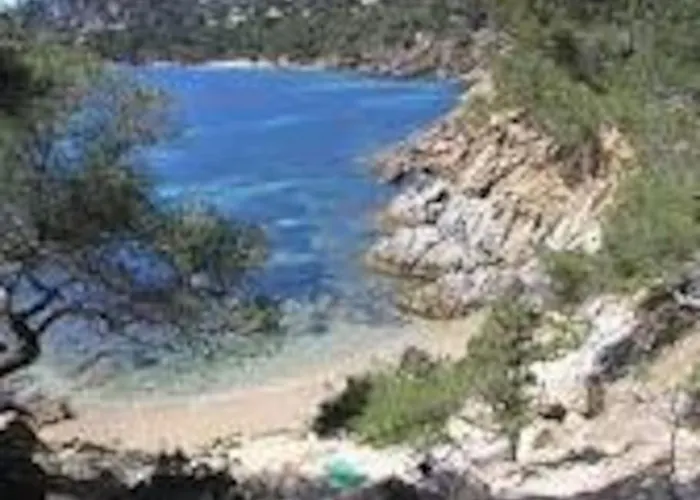 T3 Classe 3 * Vue Parking 100 M Plage/ville * Le Lavandou