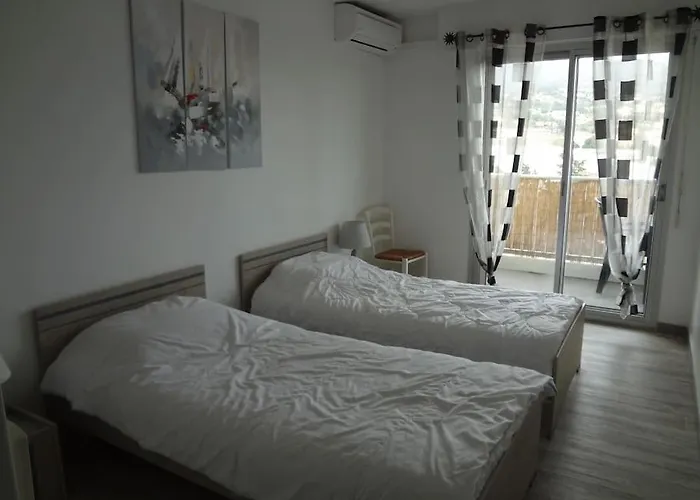 T3 Classe 3 * Vue Parking 100 M Plage/ville * Ле-Лаванду